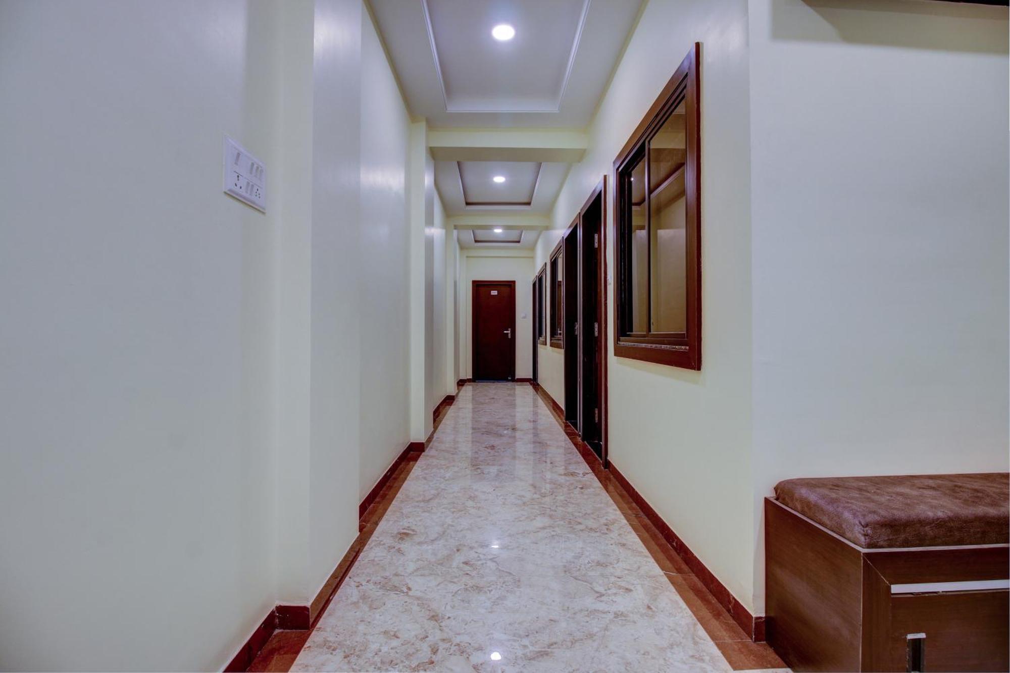 Super Hotel O The Shloka Bhopal Eksteriør bilde